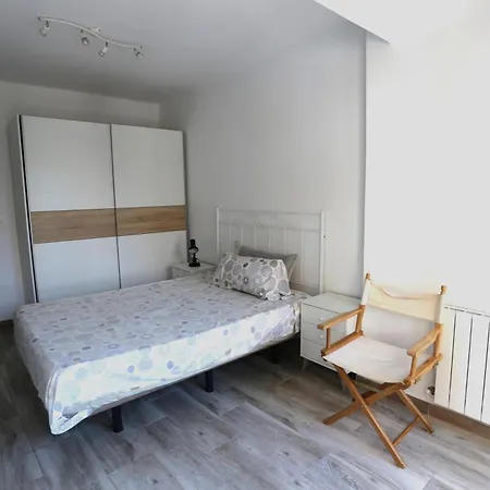 Апартаменты Piso En Calle Camilo Alonso Vega *