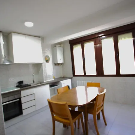 Апартаменты Piso En Calle Camilo Alonso Vega *
